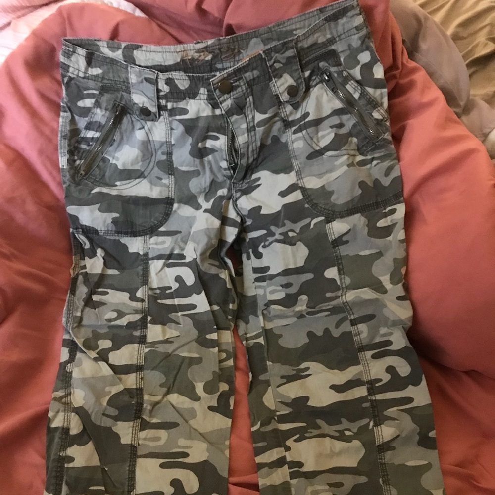 2 comfy capri pants union bay/camouflage size 9